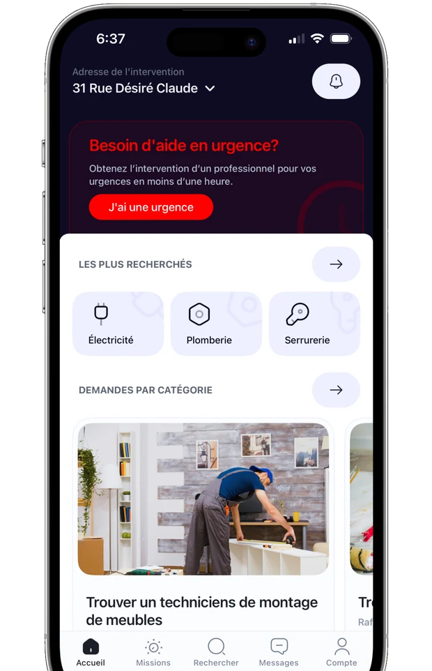 L'accueil de l'application : l'adresse d'intervention en haut, un bandeau rouge « Besoin d'aide en urgence ? », puis les catégories les plus recherchées — électricité, plomberie, serrurerie.
