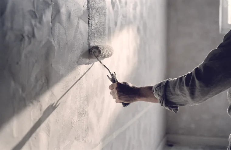Une intervention de peinture en cours.